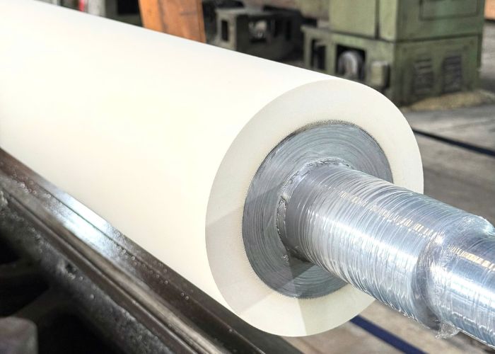 Kiểm tra thông số kỹ thuật rulo cán màng nhựa tại xưởng bằng thiết bị chuyên dụng