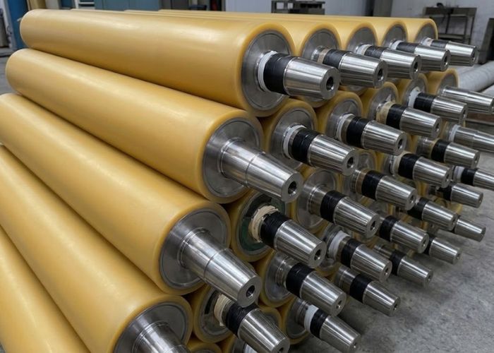 Trục sơn thép PU Kiến Hiệp đạt chuẩn đồng tâm TIR và kháng dung môi giúp màng sơn láng mịn, không sọc