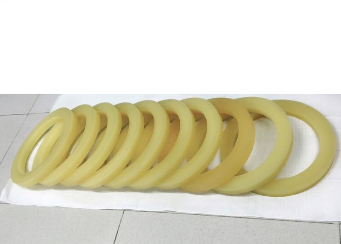 Vòng đệm dao PU đảm nhận công năng định vị khoảng cách cắt chuẩn xác, đẩy phôi trơn tru và bảo vệ bề mặt tôn thép