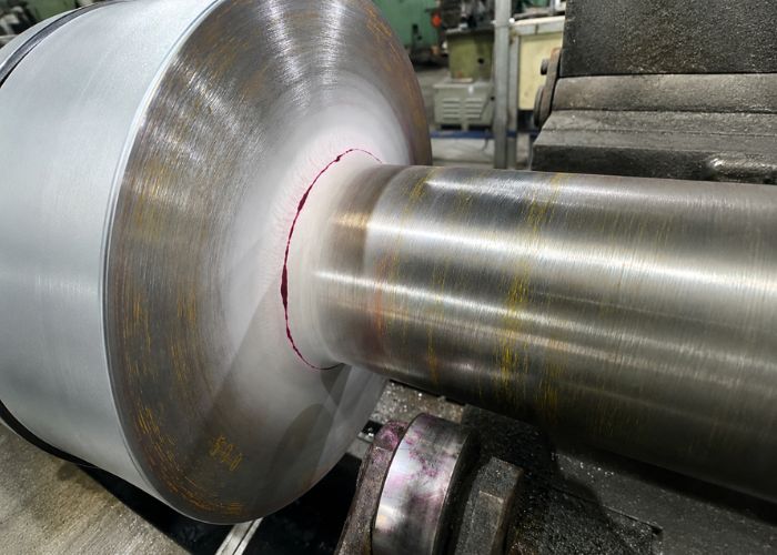 Dịch vụ kiểm tra thẩm thấu (PT) tại Kiến Hiệp Roll giúp tầm soát sớm vết nứt li ti trên rulo sắt