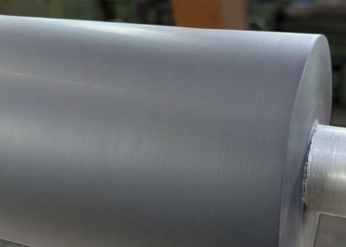 Mọi trục ngâm dệt nhuộm tại Kiến Hiệp Roll đều được kiểm tra độ cứng Shore và cân bằng động đạt chuẩn
