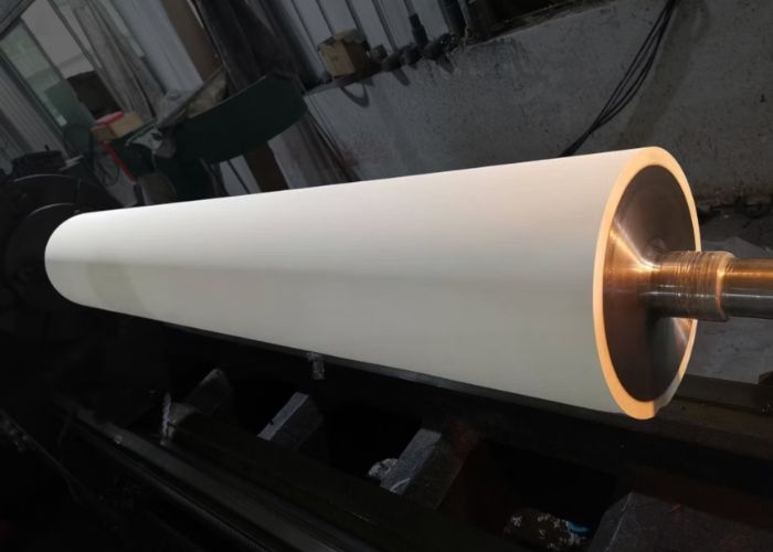 Quá trình mài tự động giúp rulo ép nước da đạt độ đồng tâm tuyệt đối, tránh rung lắc khi vận hành