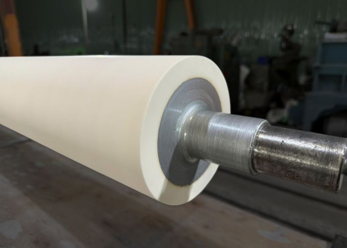 Trục ghép màng chịu nhiệt đạt chuẩn đồng tâm TIR giúp màng bao bì phẳng mịn, không bọt khí, chống nhăn