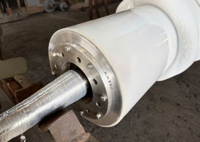Trục silicone thấm điện với công nghệ Đài Loan, hỗ trợ xử lý bề mặt màng giúp mực in bám bền và sắc nét hơn. 