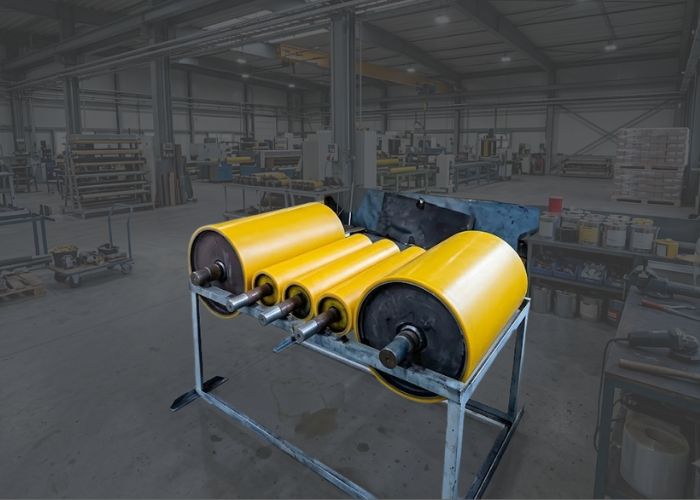 Lớp bọc PU trên rulo chuyển hướng có độ đàn hồi và láng mịn, giúp dải tôn mạ màu trượt qua mà không bị trầy xước