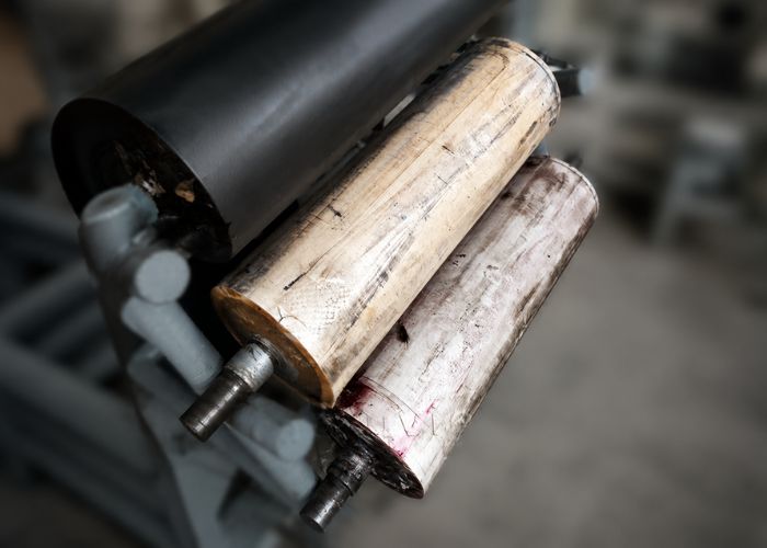 Các hư hại trên bề mặt trục sơn UV/NC như nứt, xước là nguyên nhân chính khiến lượng sơn bị hao hụt ngoài kiểm soát