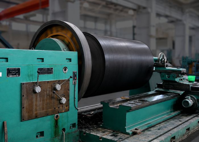 Quy trình gia công trục PU qua các bước xử lý cốt thép, đổ khuôn và mài tinh CNC chuẩn xác