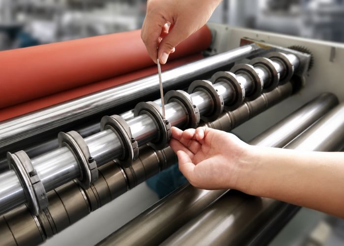 Quy trình kiểm tra, bảo dưỡng máy xả băng định kỳ giúp duy trì hiệu suất vận hành của dây chuyền sản xuất