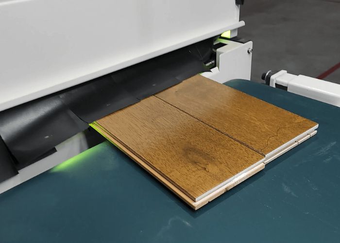 Sự cố mất đồng tâm và trương nở cao su bề mặt rulo dẫn đến lỗi máy lăn sơn gỗ nghiêm trọng